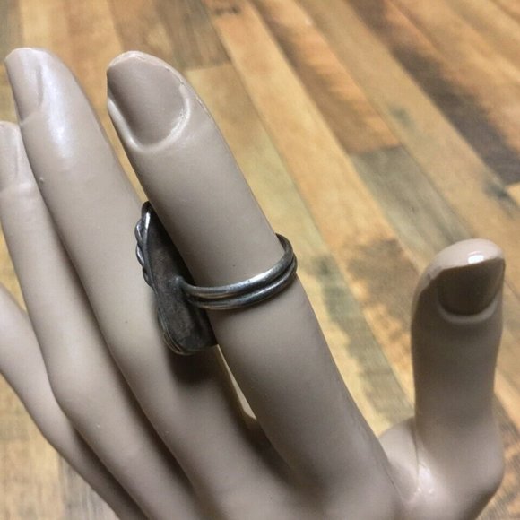 Vintage Handcrafted Navajo Indian Western Sterling and Turquoise Ring Size 3.5 - Picture 8 of 12